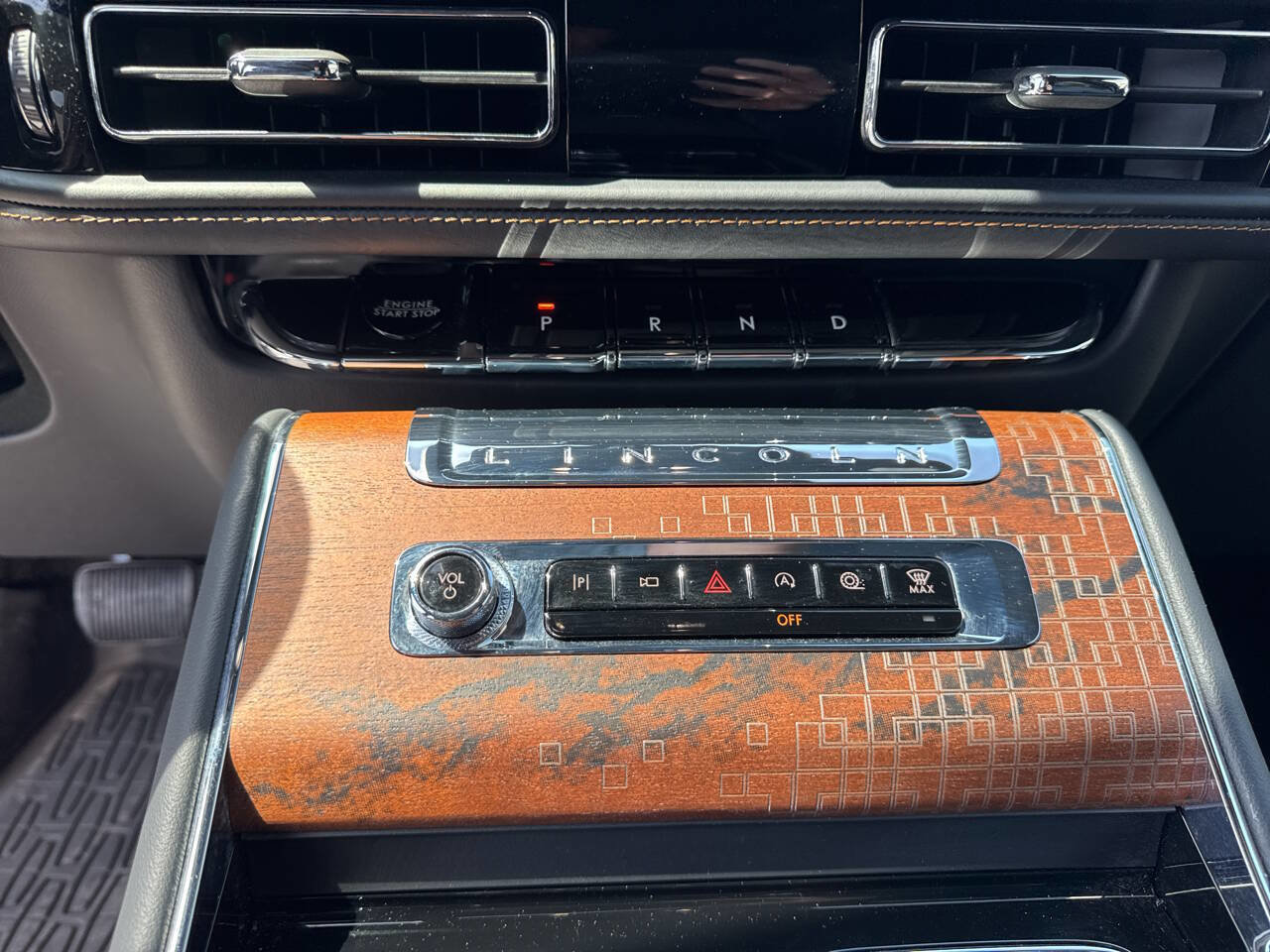 Used 2025 Lincoln Aviator Black Label w/ Jet Appearance Package AWD/4WD image 25