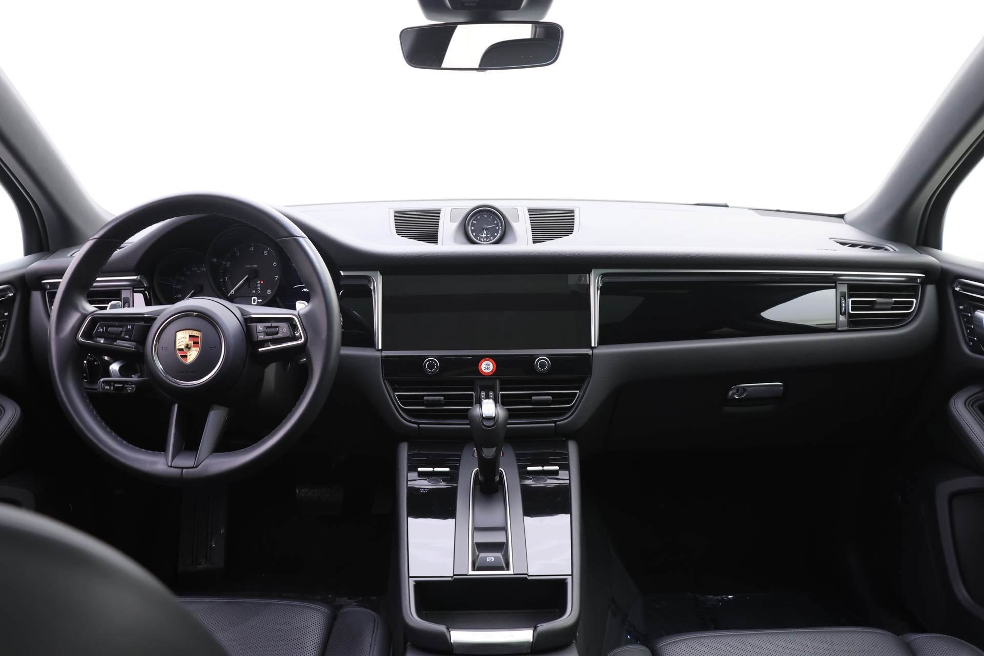 Certified 2024 Porsche Macan image 18