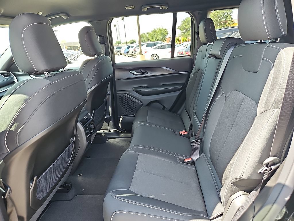 New 2026 Jeep Grand Cherokee Laredo AWD/4WD image 11