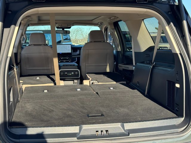 Used 2022 Ford Expedition Max Limited image 19