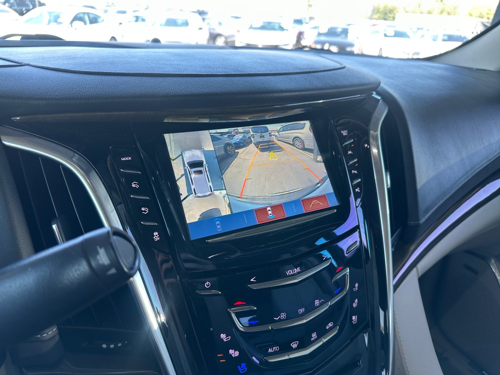Used 2020 Cadillac Escalade Luxury AWD/4WD image 24