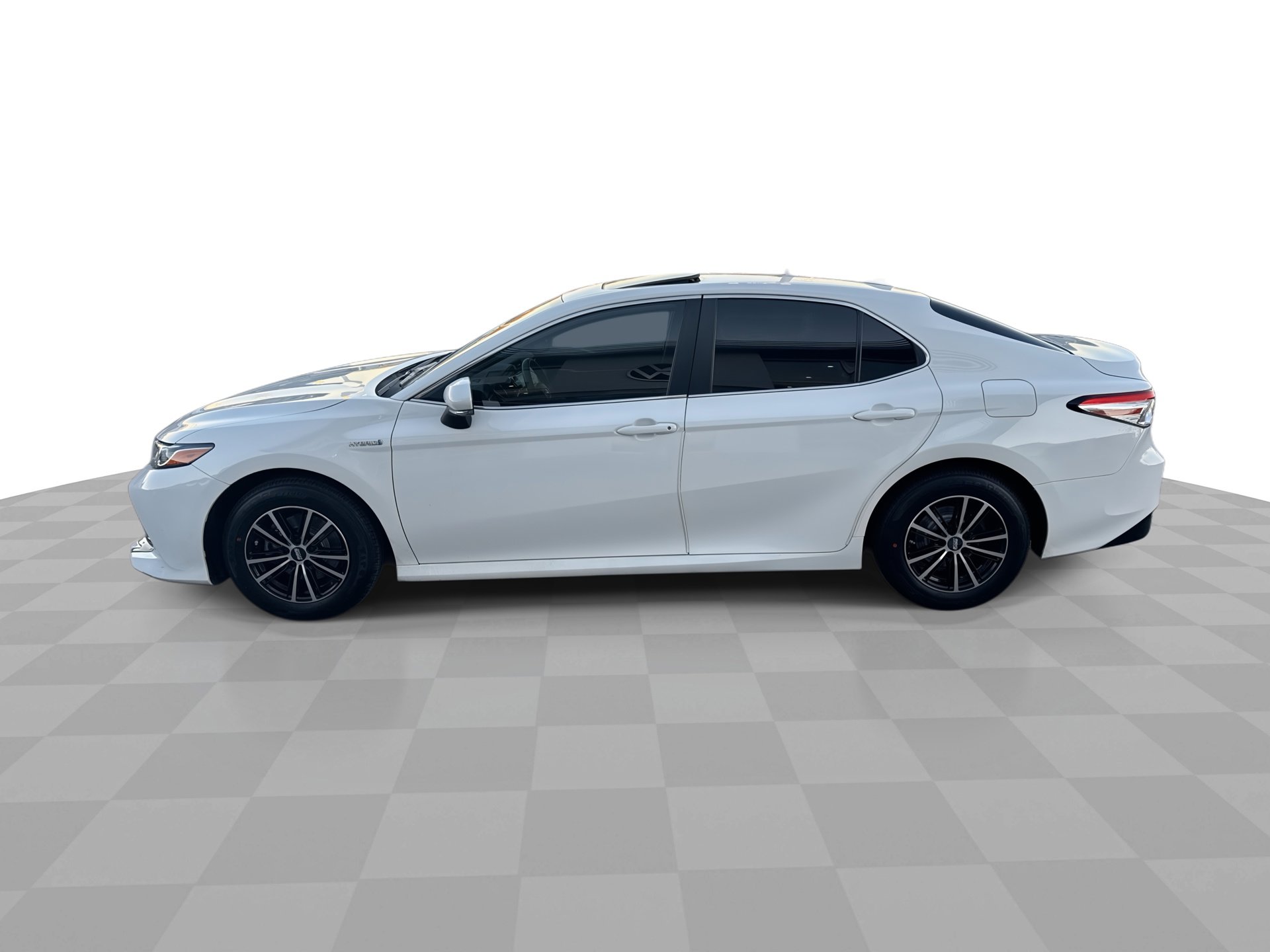 Used 2020 Toyota Camry LE image 5