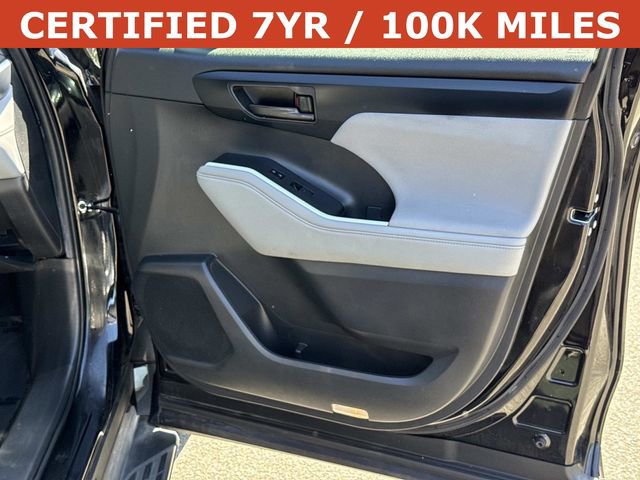 Used 2024 Toyota Highlander LE FWD image 8