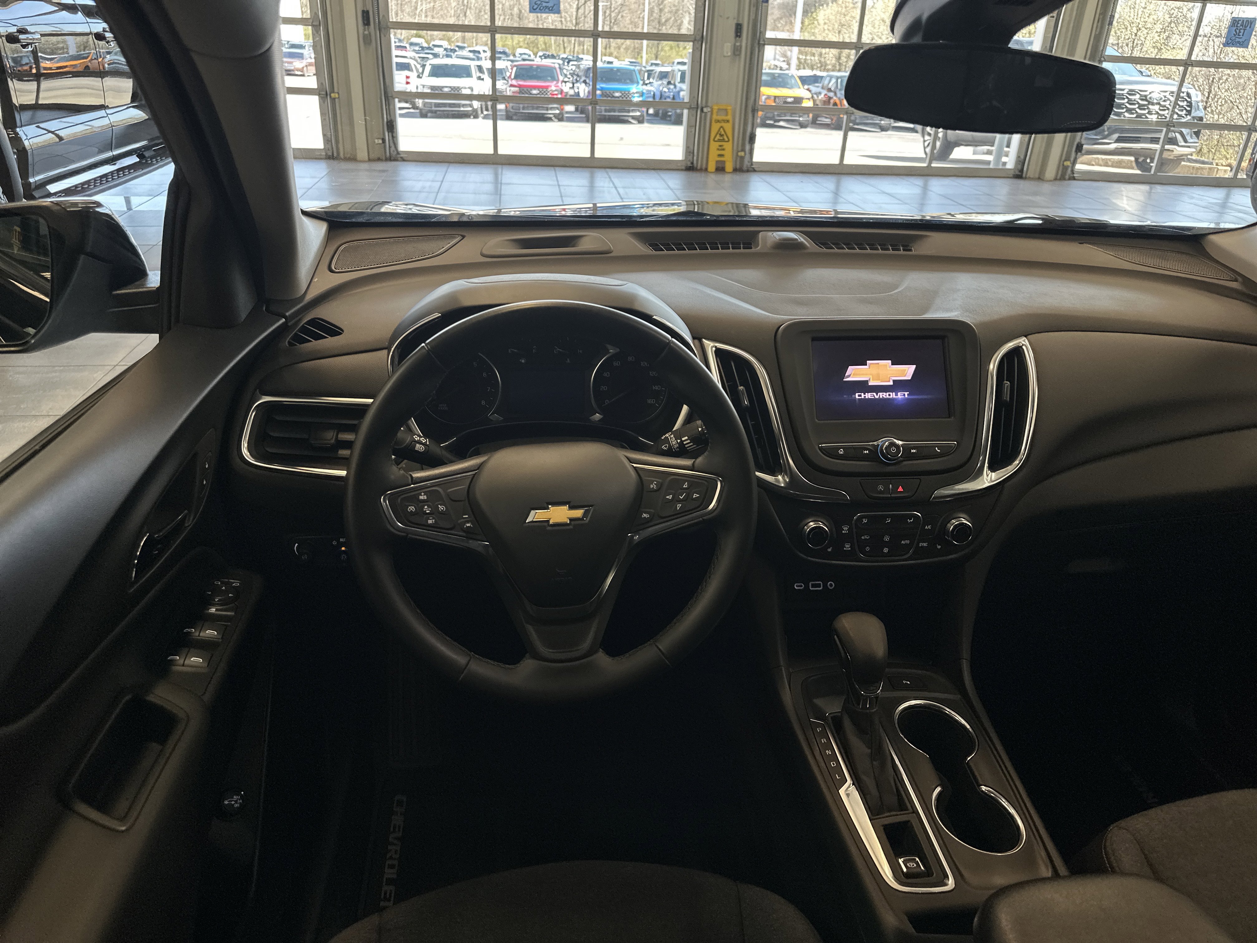 Used 2024 Chevrolet Equinox LT FWD image 2