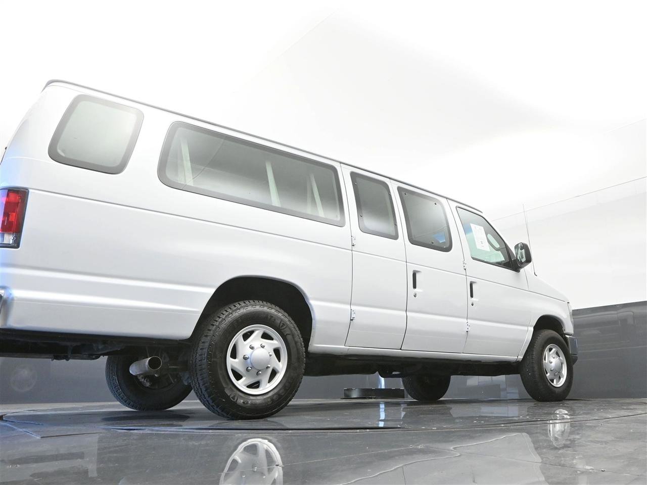 Used 2014 Ford E-350 and Econoline 350 XLT RWD image 31