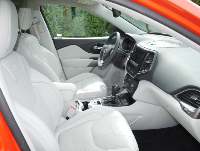 Used 2021 Jeep Cherokee Latitude Lux AWD/4WD image 25