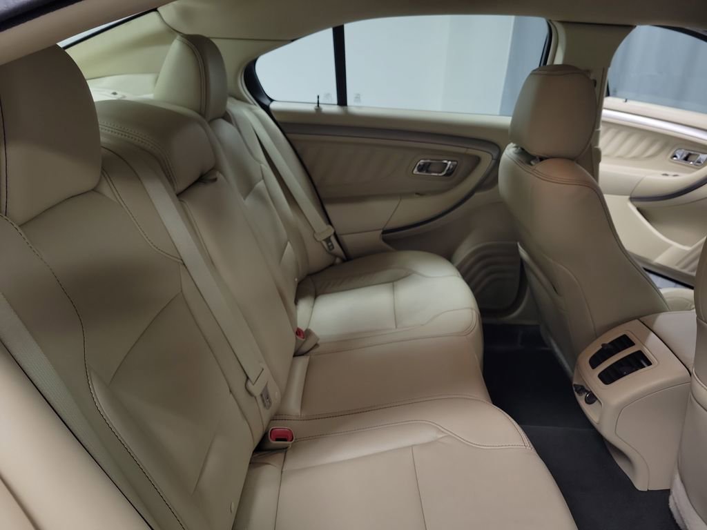 Used 2015 Ford Taurus SEL image 21