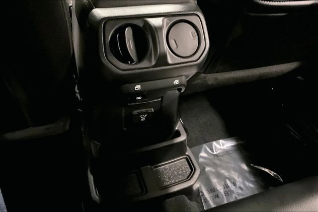 Used 2023 Jeep Wrangler Unlimited Sahara image 32