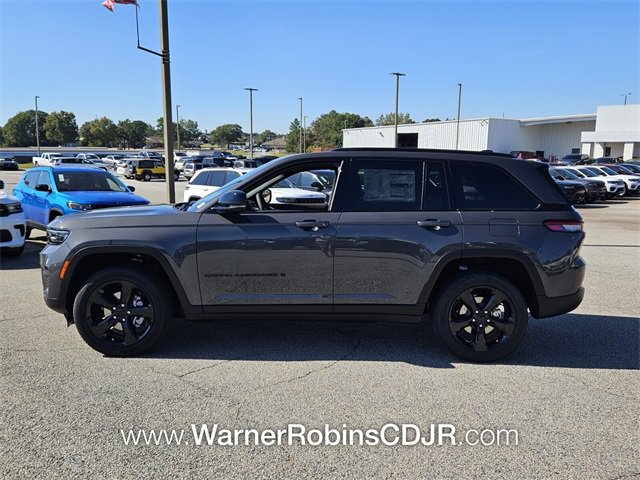 New 2025 Jeep Grand Cherokee Altitude image 4