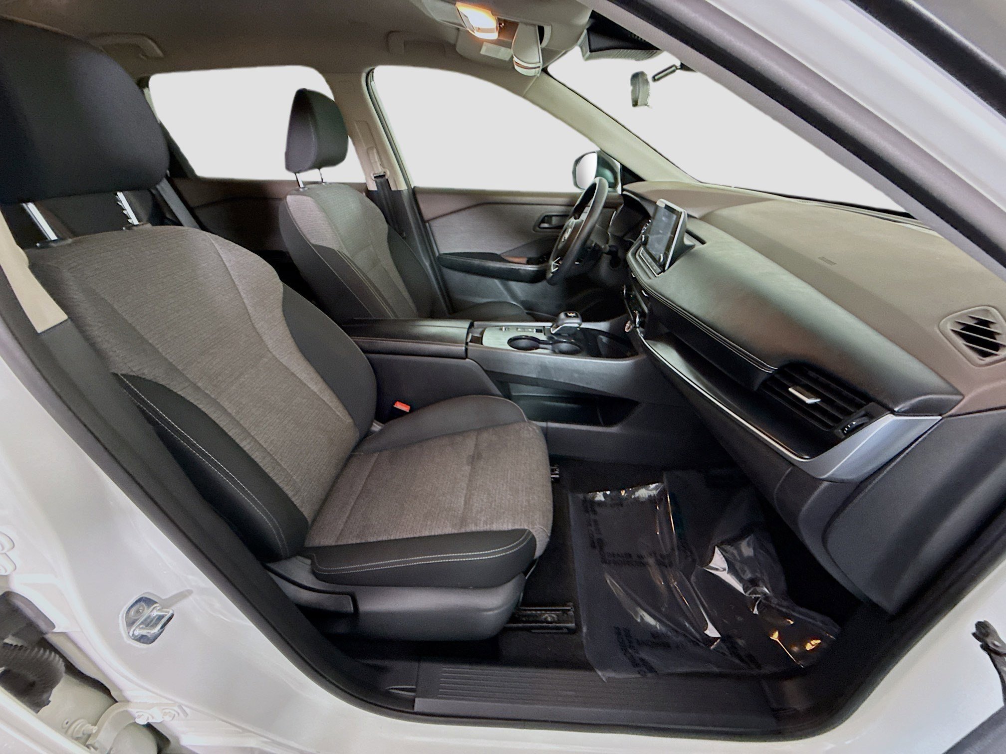 Used 2022 Nissan Rogue S image 29