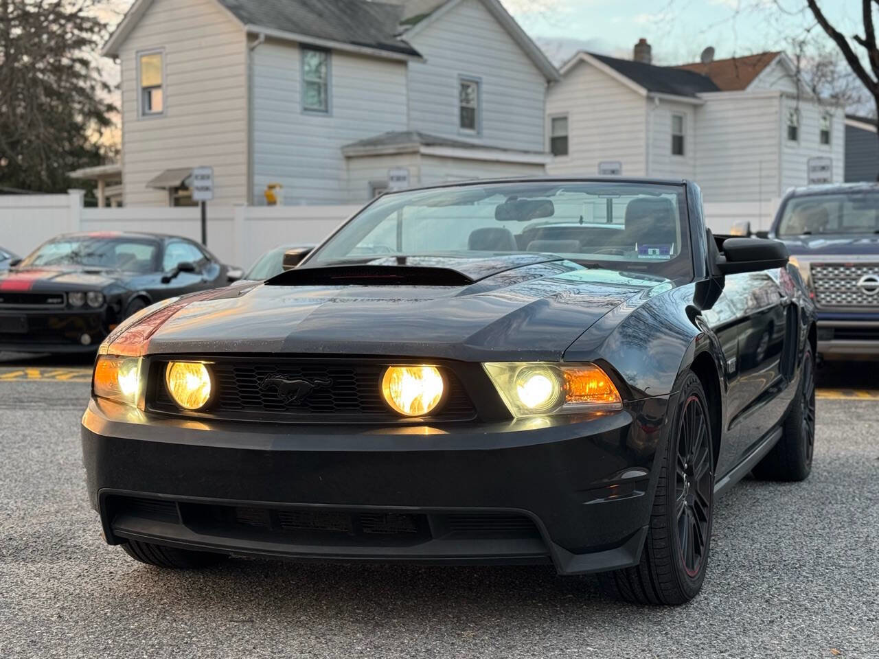 Used 2010 Ford Mustang GT Premium image 2