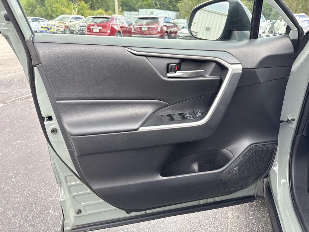 Used 2020 Toyota RAV4 XLE w/ Convenience Package AWD/4WD image 18