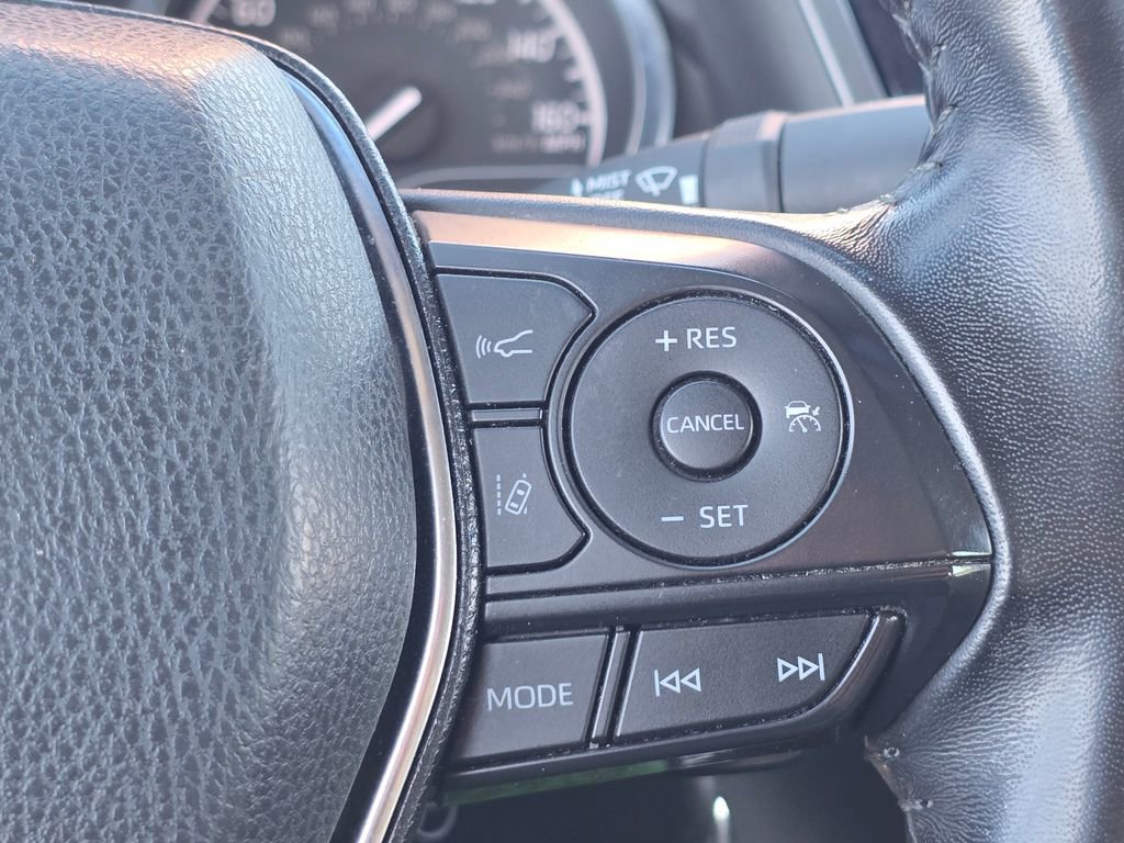 Used 2020 Toyota Camry SE FWD image 18