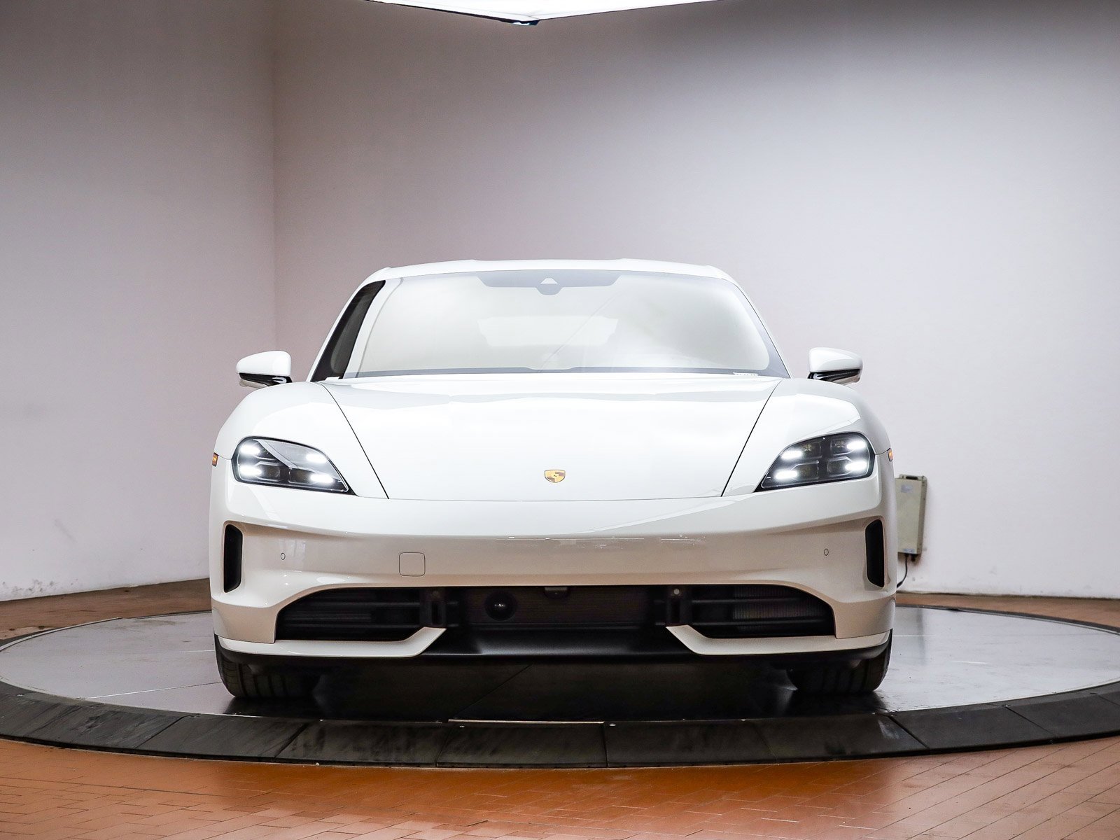Used 2025 Porsche Taycan image 13