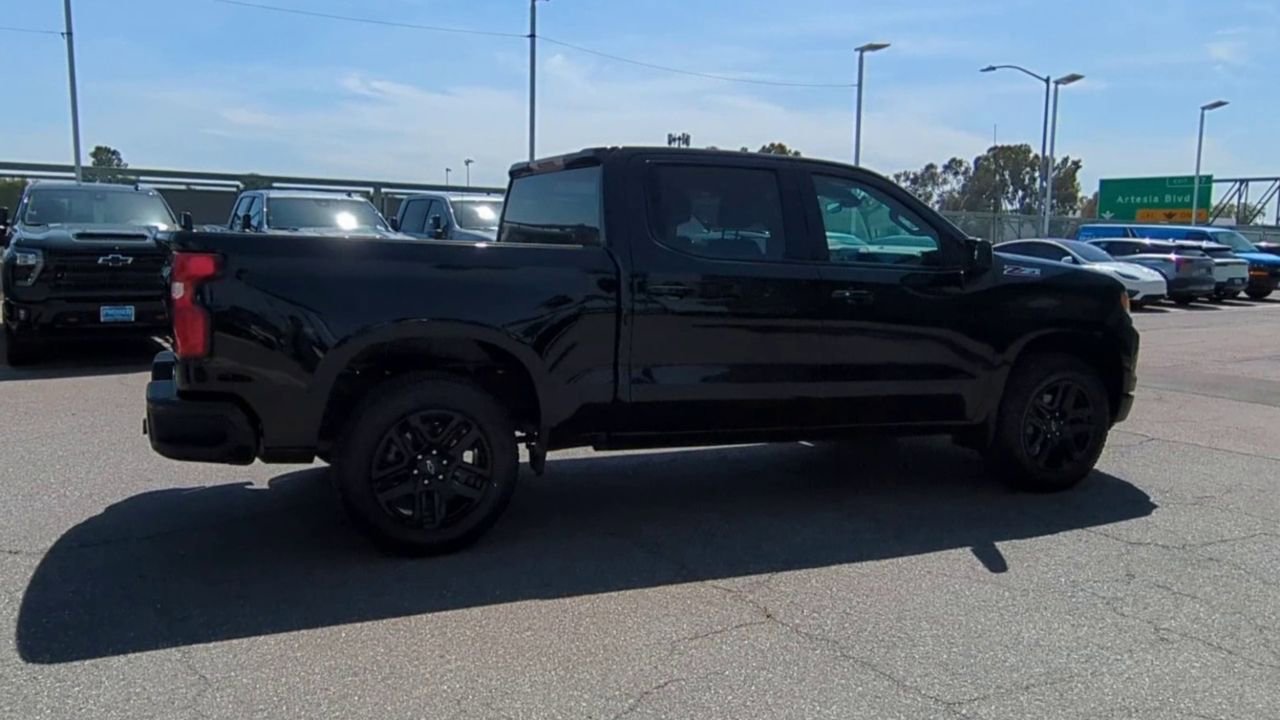 Used 2023 Chevrolet Silverado 1500 RST w/ Z71 Off-Road Package AWD/4WD image 8