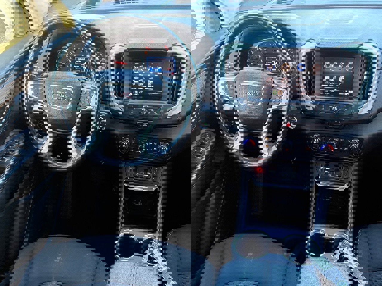 Used 2020 GMC Terrain SLE w/ Driver Convenience Package image 14