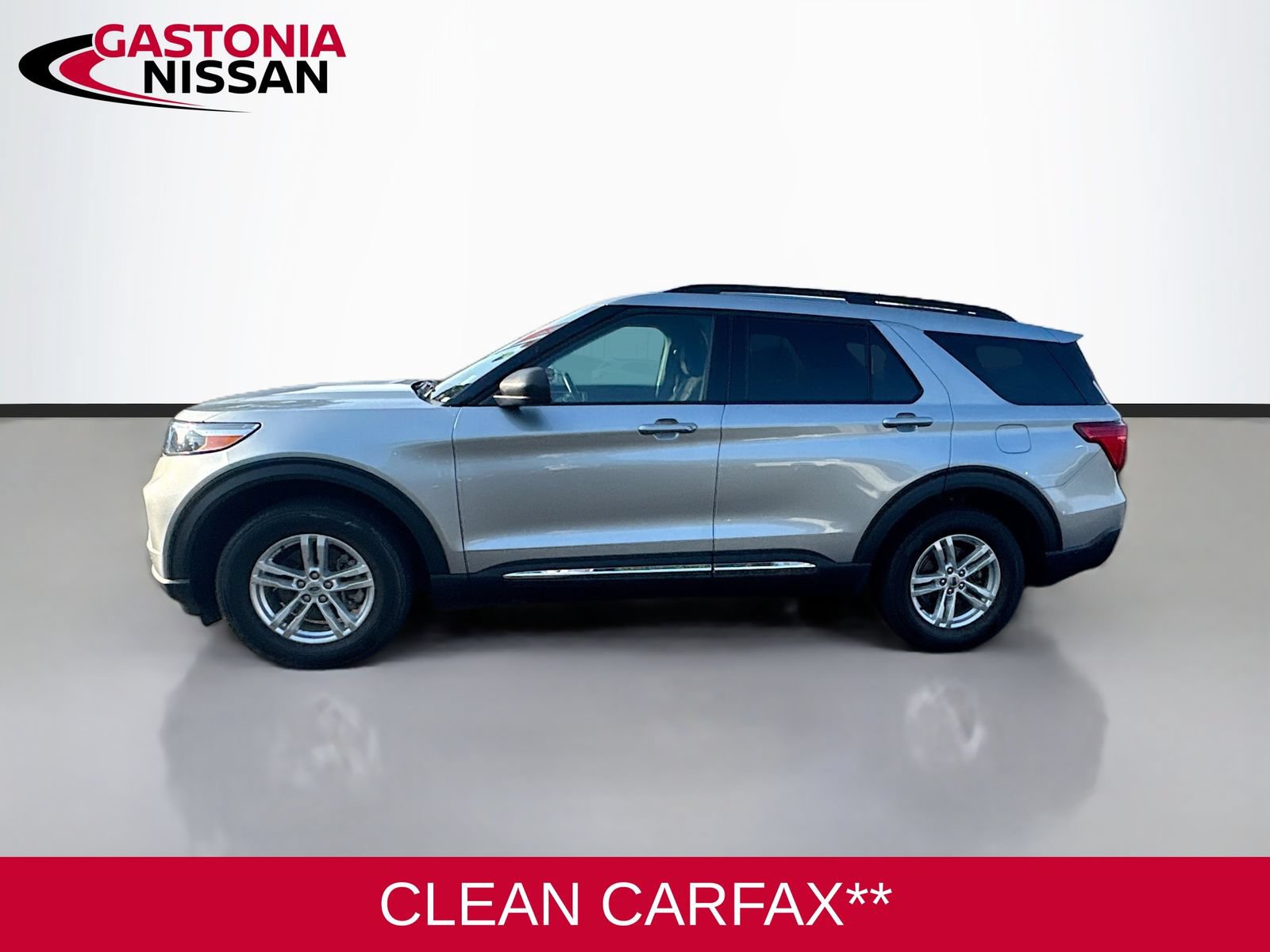 Used 2023 Ford Explorer XLT AWD/4WD image 5
