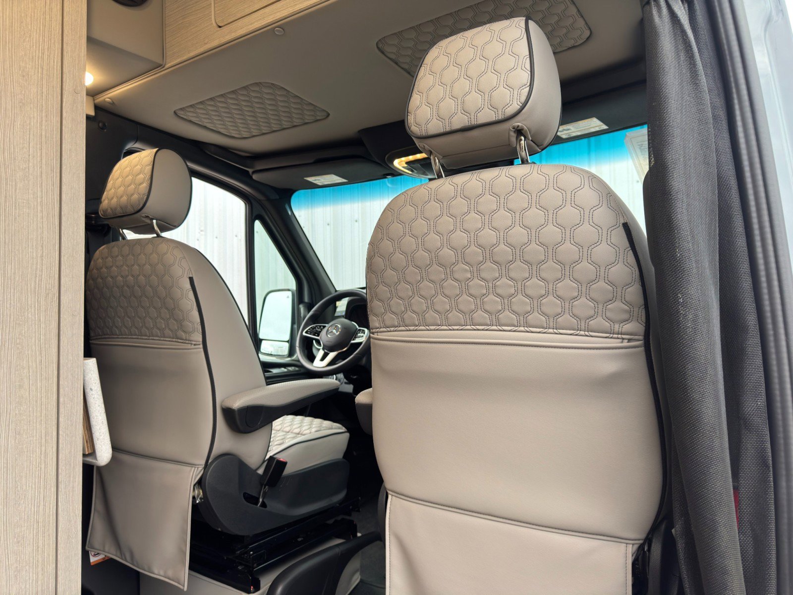 Used 2023 Mercedes-Benz Sprinter 3500 w/ Parking Package image 37