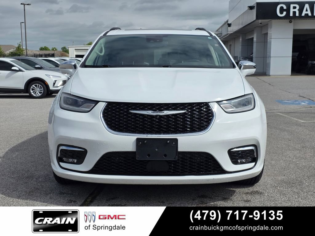 Used 2022 Chrysler Pacifica Limited FWD image 2