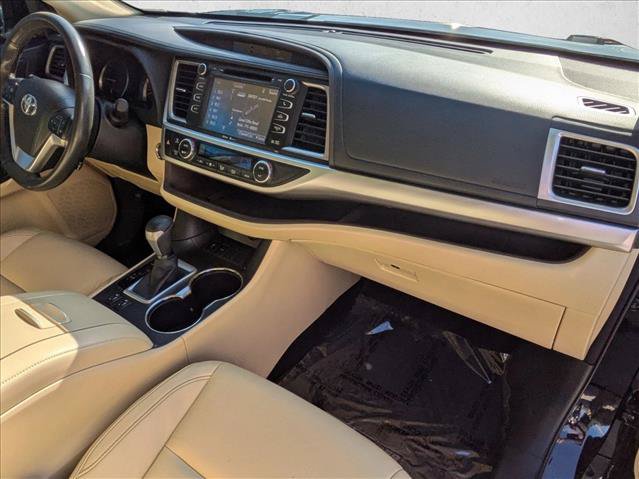 Used 2015 Toyota Highlander XLE FWD image 24