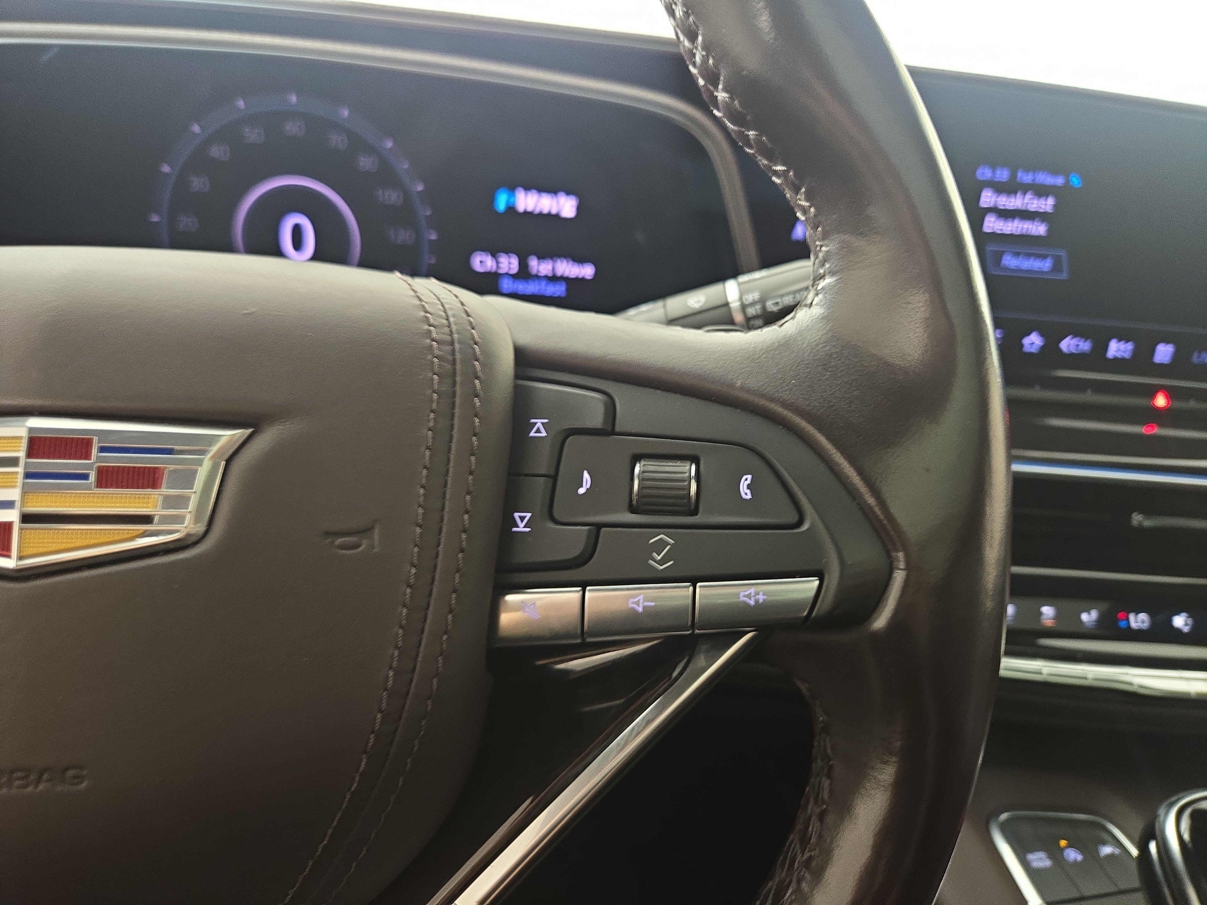 Used 2023 Cadillac Escalade Premium Luxury Platinum AWD/4WD image 17
