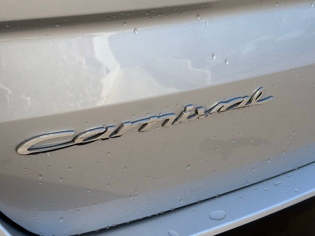 Used 2022 Kia Carnival LX image 7