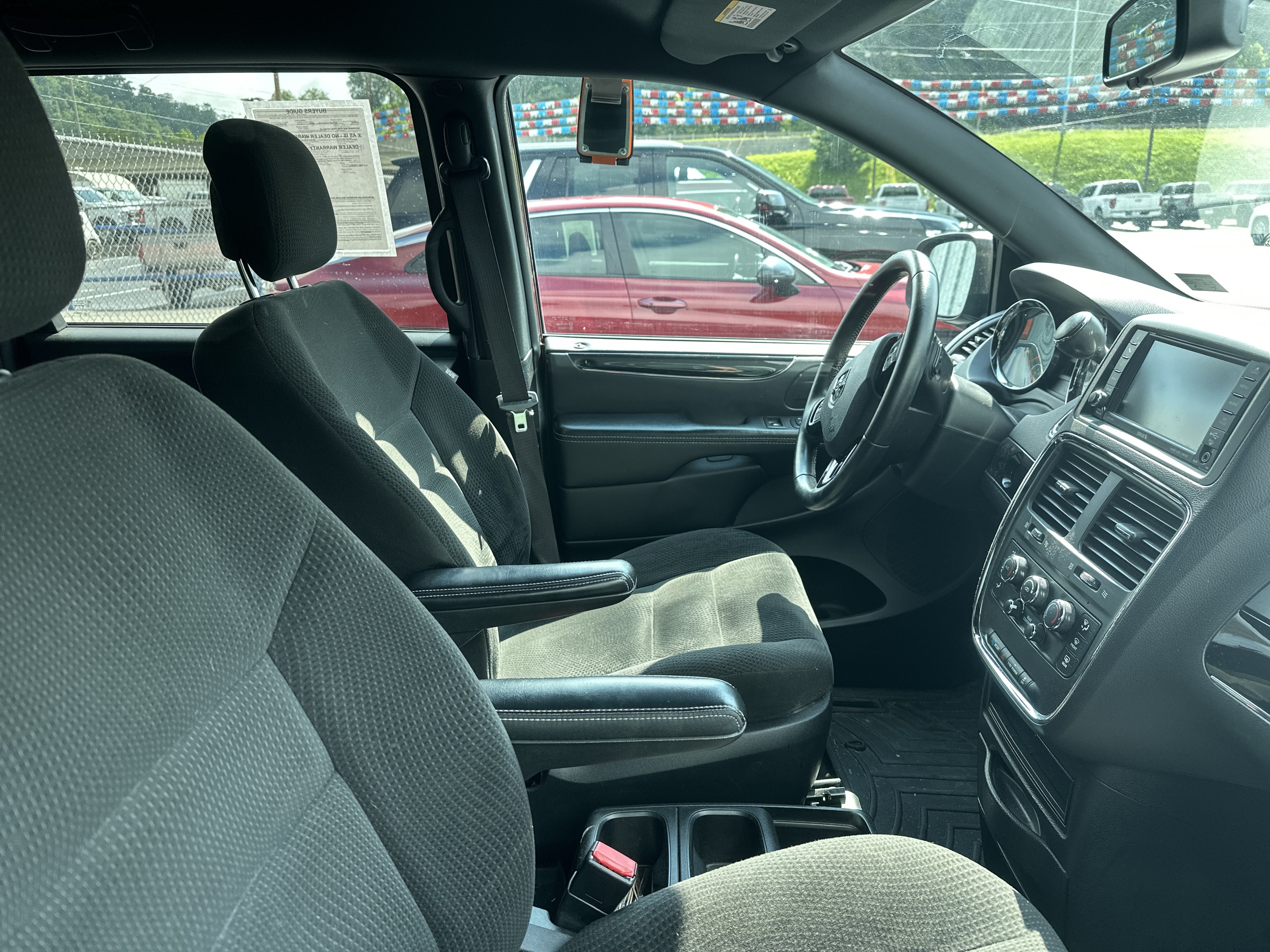 Used 2017 Dodge Grand Caravan SE FWD image 7