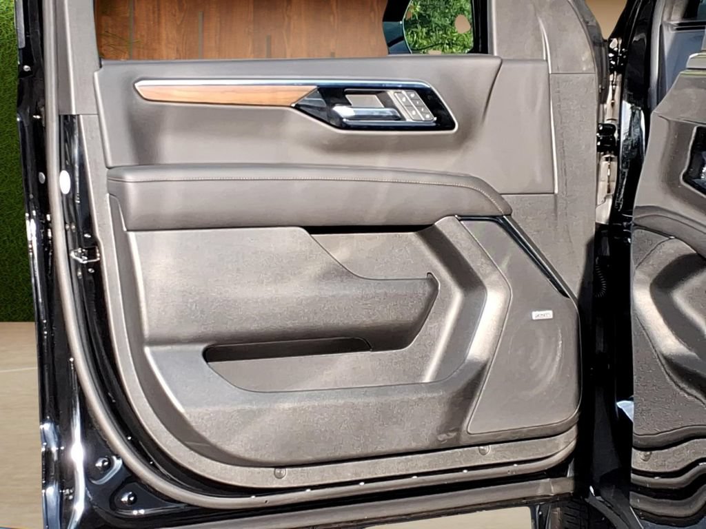 New 2026 Chevrolet Tahoe High Country AWD/4WD image 16