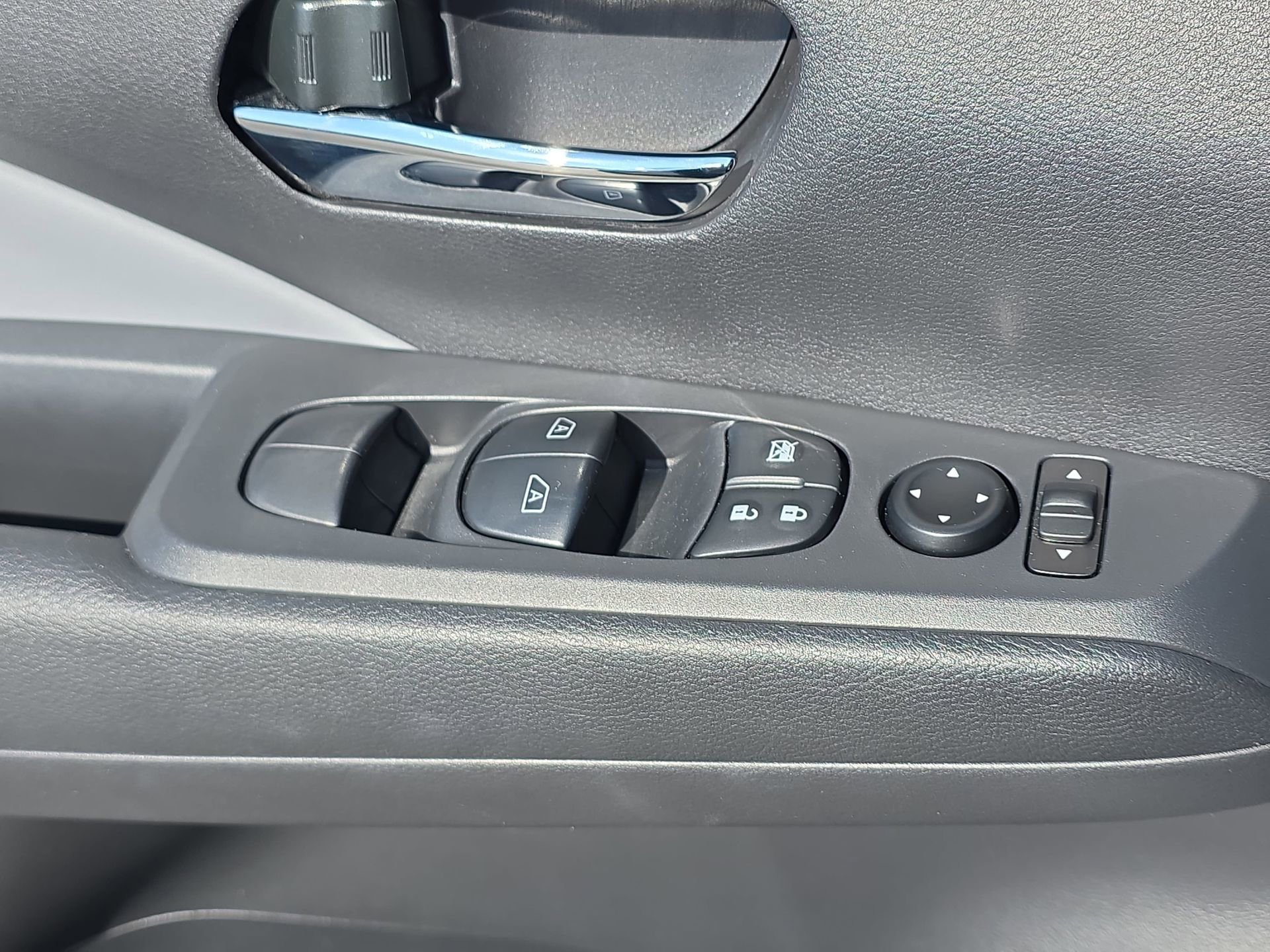 Certified 2024 Nissan Kicks SR w/ SR Premium Package image 26