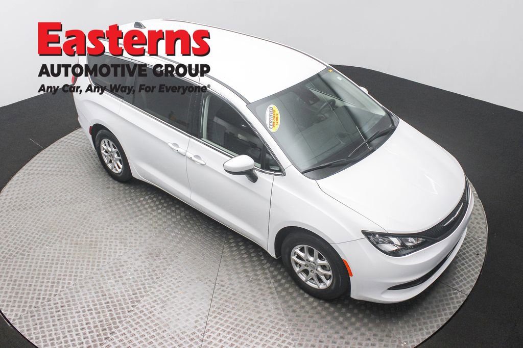 Used 2023 Chrysler Voyager LX image 3