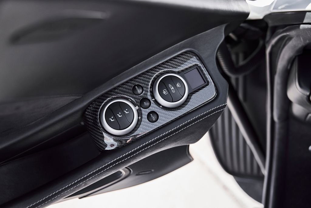 Used 2012 McLaren MP4-12C Coupe RWD image 33