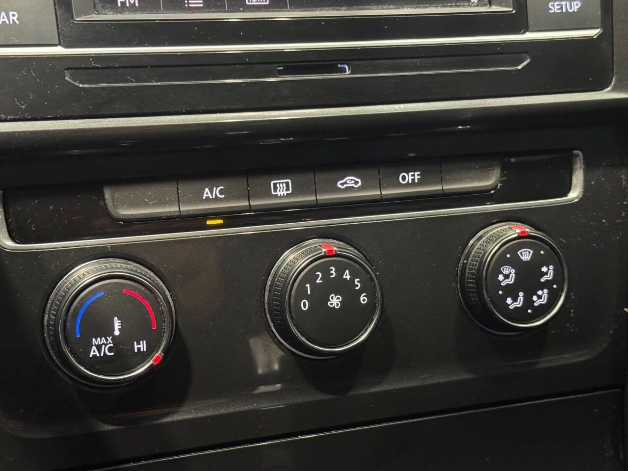 Used 2018 Volkswagen Golf S image 31