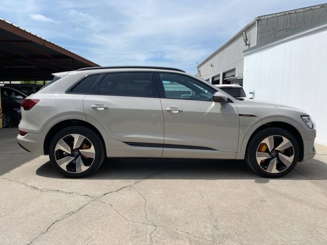 Used 2022 Audi e-tron Premium Plus w/ Premium Plus Package image 6