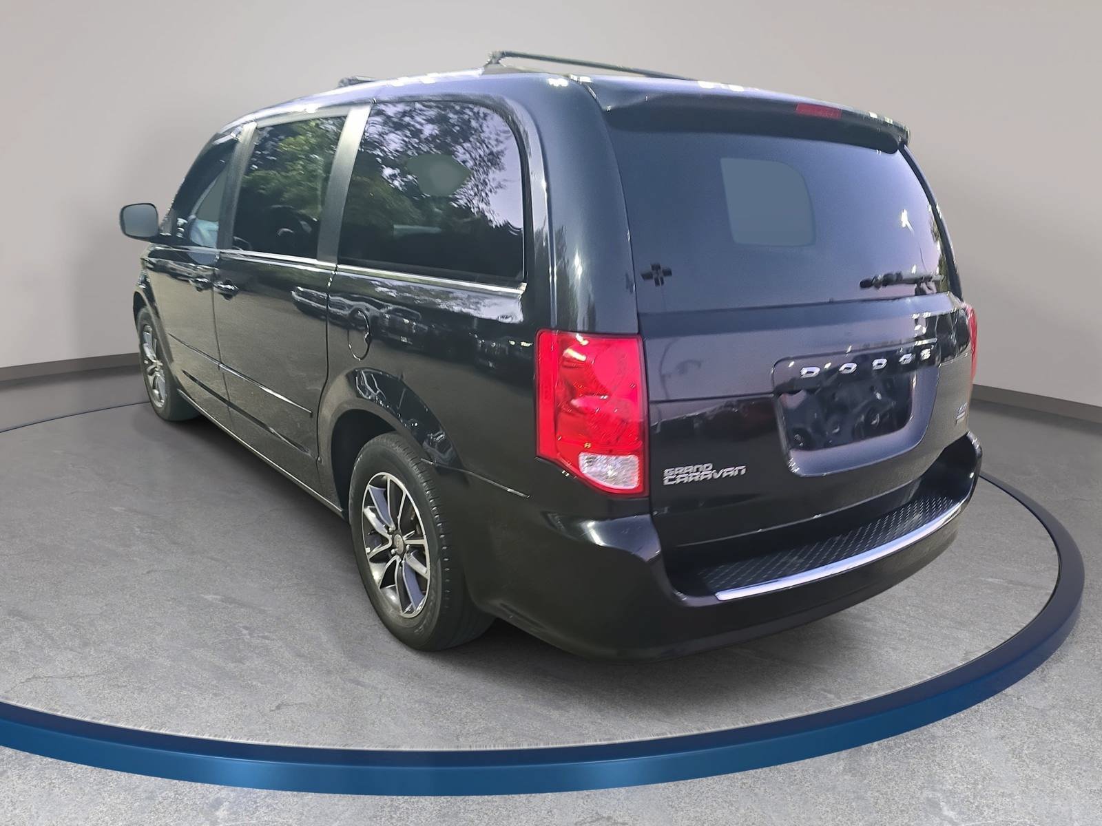 Used 2017 Dodge Grand Caravan SXT FWD image 7