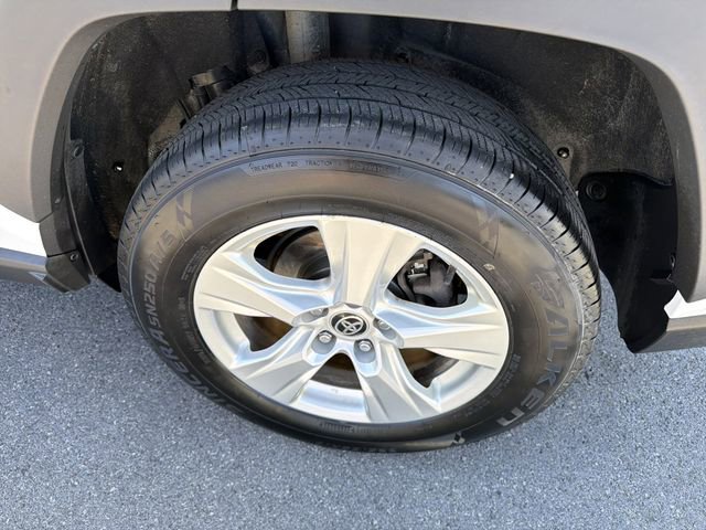 Used 2021 Toyota RAV4 XLE AWD/4WD image 12