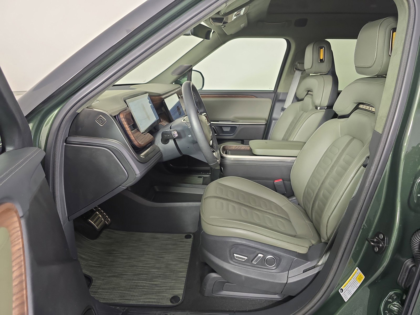 Used 2024 Rivian R1S Adventure AWD/4WD image 20