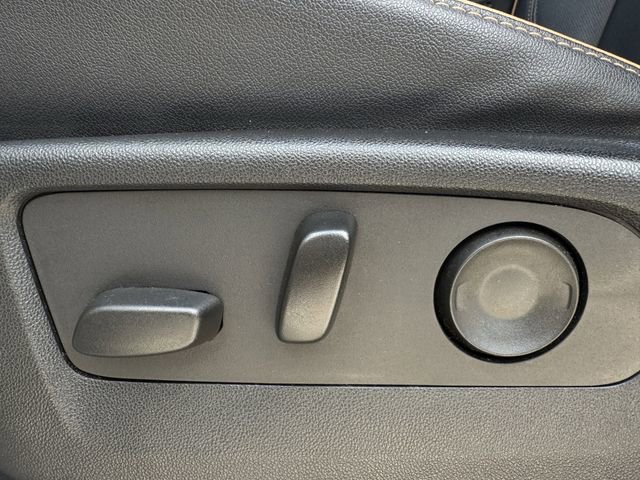 Used 2023 GMC Yukon XL AT4 w/ AT4 Premium Package AWD/4WD image 28