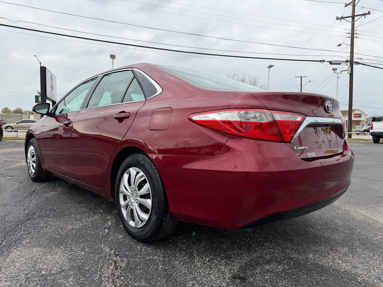 Used 2016 Toyota Camry LE image 7