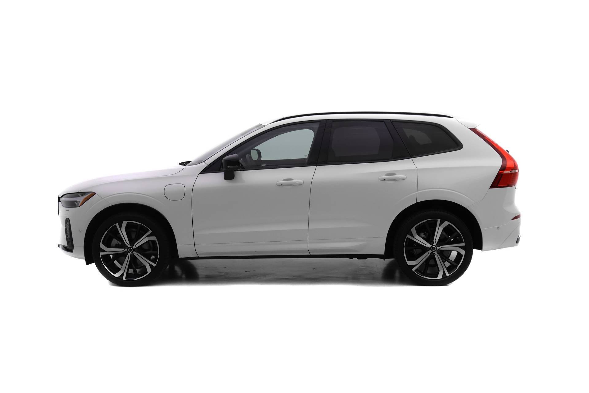 Certified 2025 Volvo XC60 T8 Ultra w/ Protection Package Premier image 5