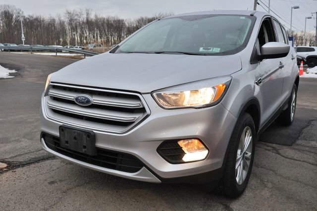 Used 2019 Ford Escape SE image 1