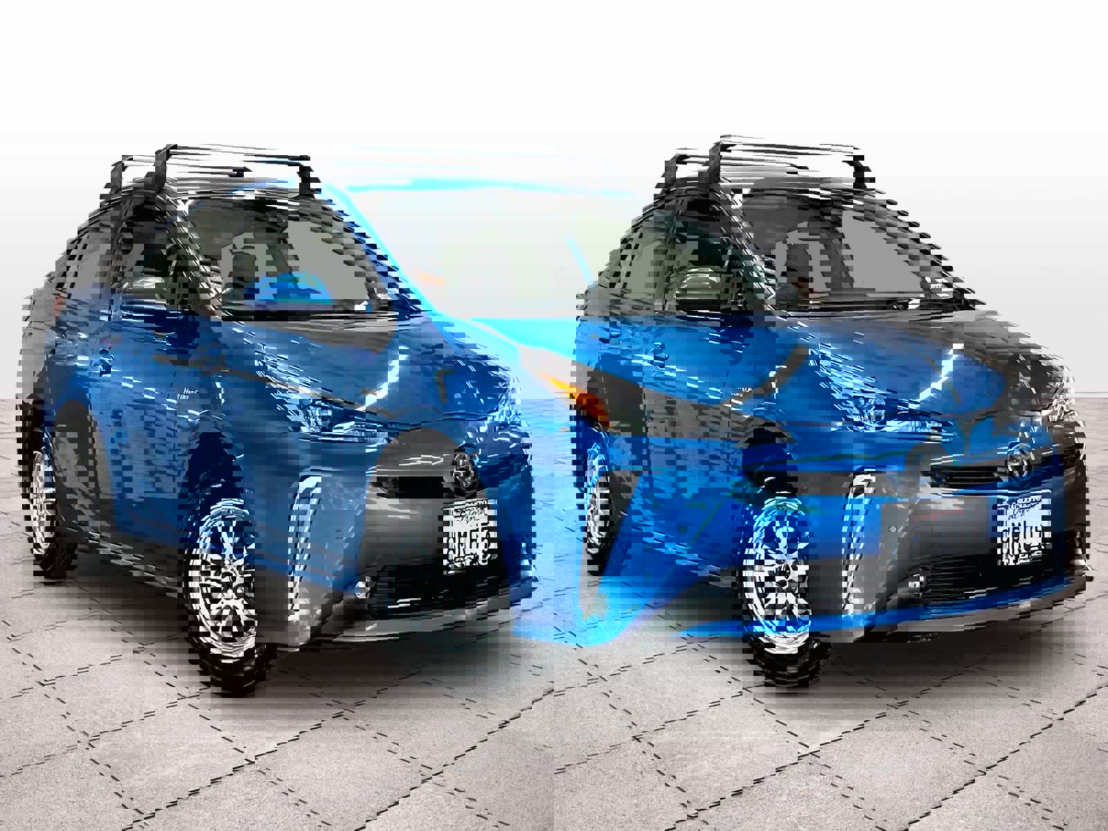 Used 2019 Toyota Prius LE AWD/4WD image 2