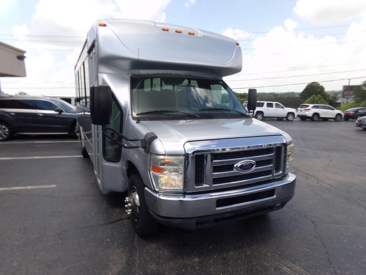 Used 2012 Ford E-450 and Econoline 450 Super Duty w/ Shuttle Bus Prep Pkg image 8