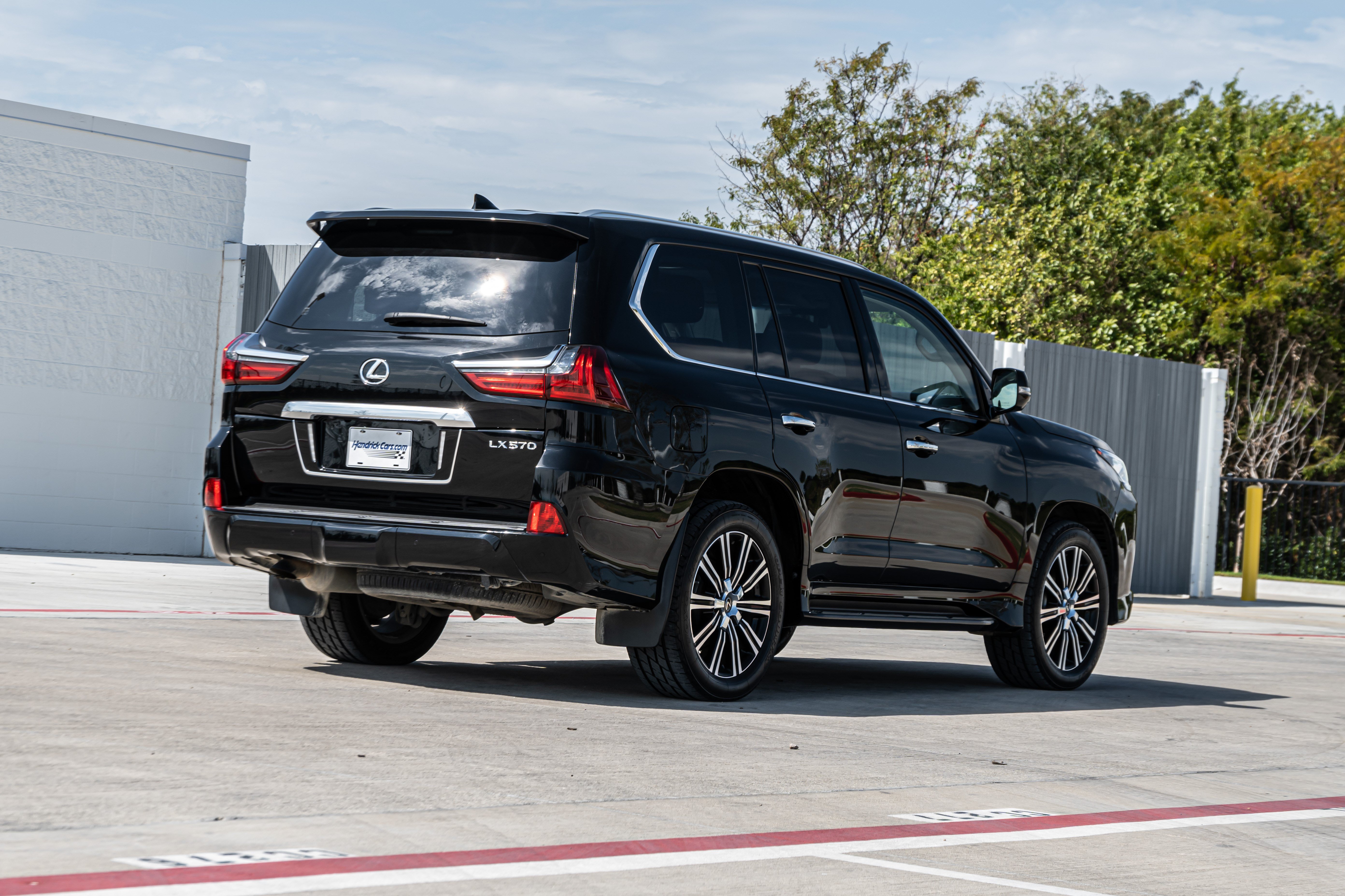 Used 2021 Lexus LX 570 4WD w/ Luxury Package image 9