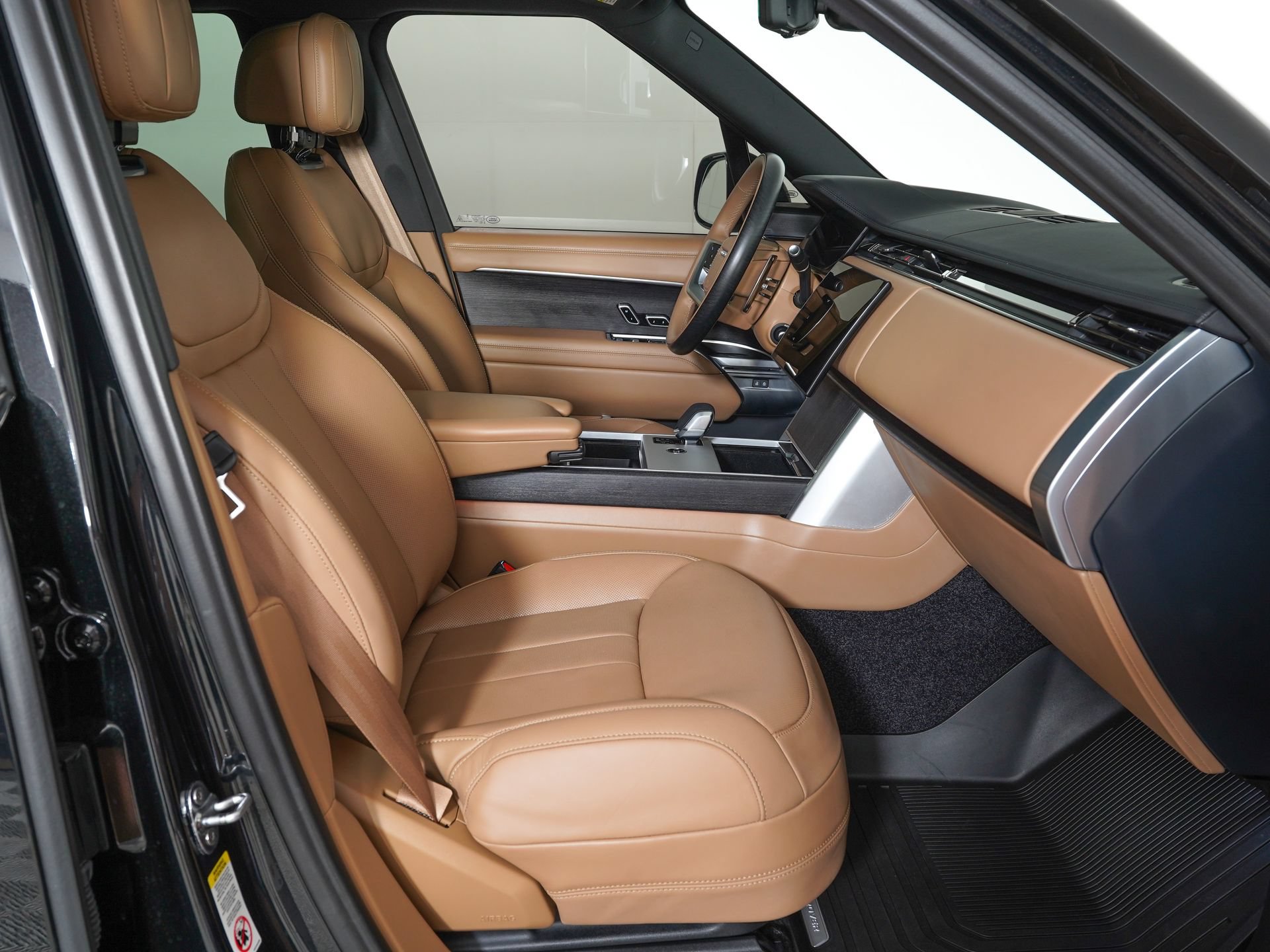 Used 2025 Land Rover Range Rover SE AWD/4WD image 9