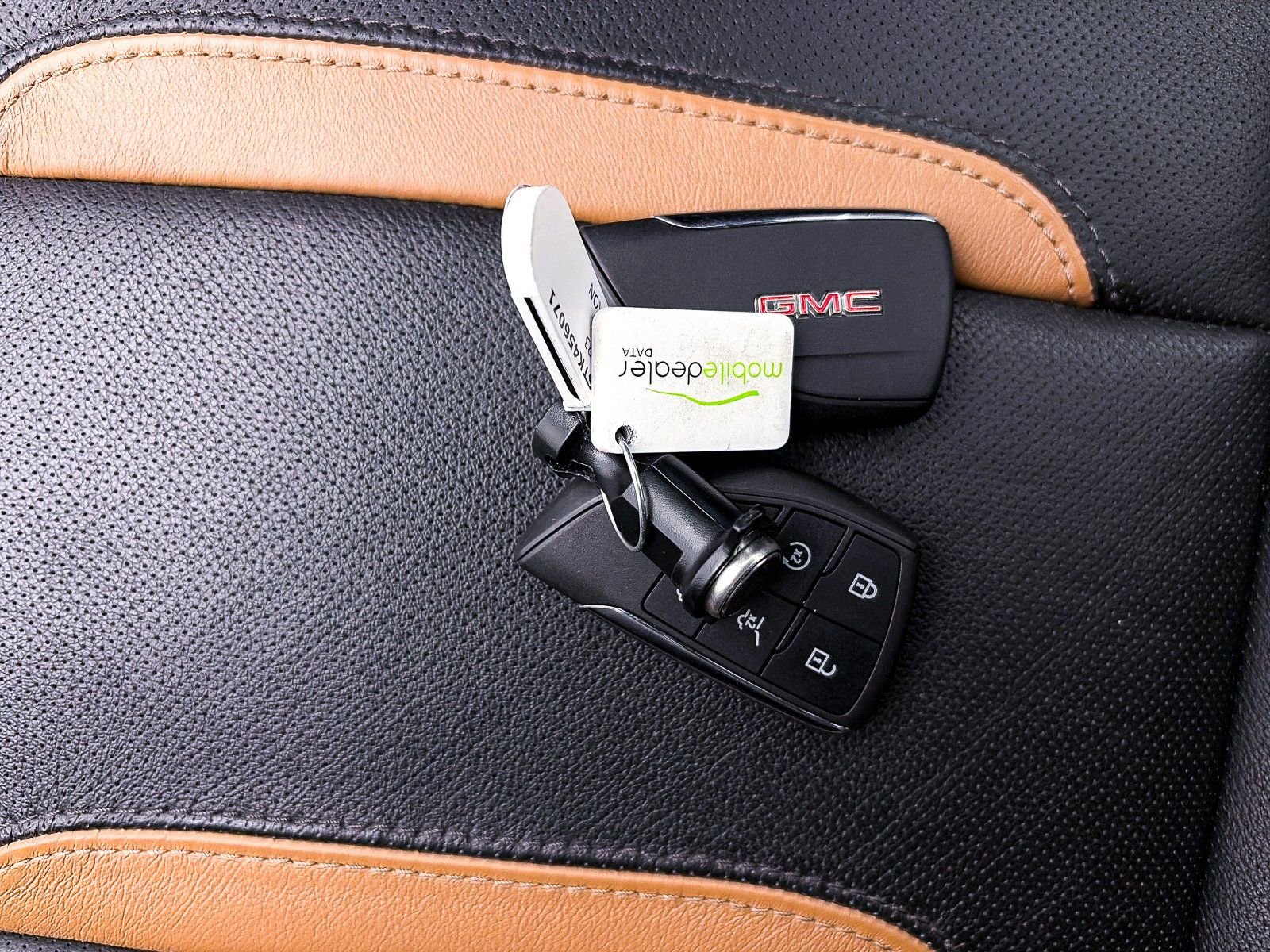 Used 2023 GMC Yukon AT4 w/ AT4 Premium Plus Package image 27