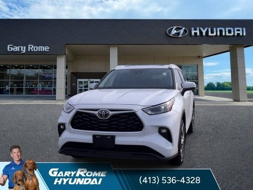 Used 2023 Toyota Highlander XLE AWD/4WD image 3