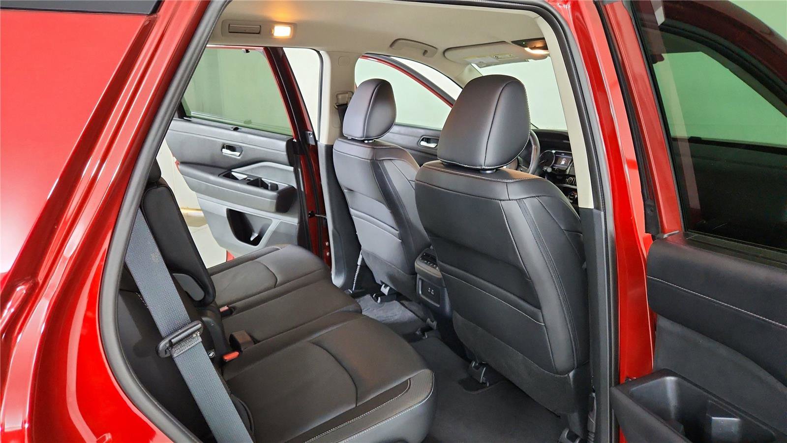 Used 2024 Nissan Pathfinder SL image 25