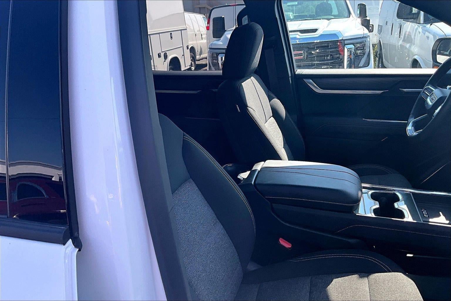 Used 2025 GMC Acadia Elevation FWD image 7