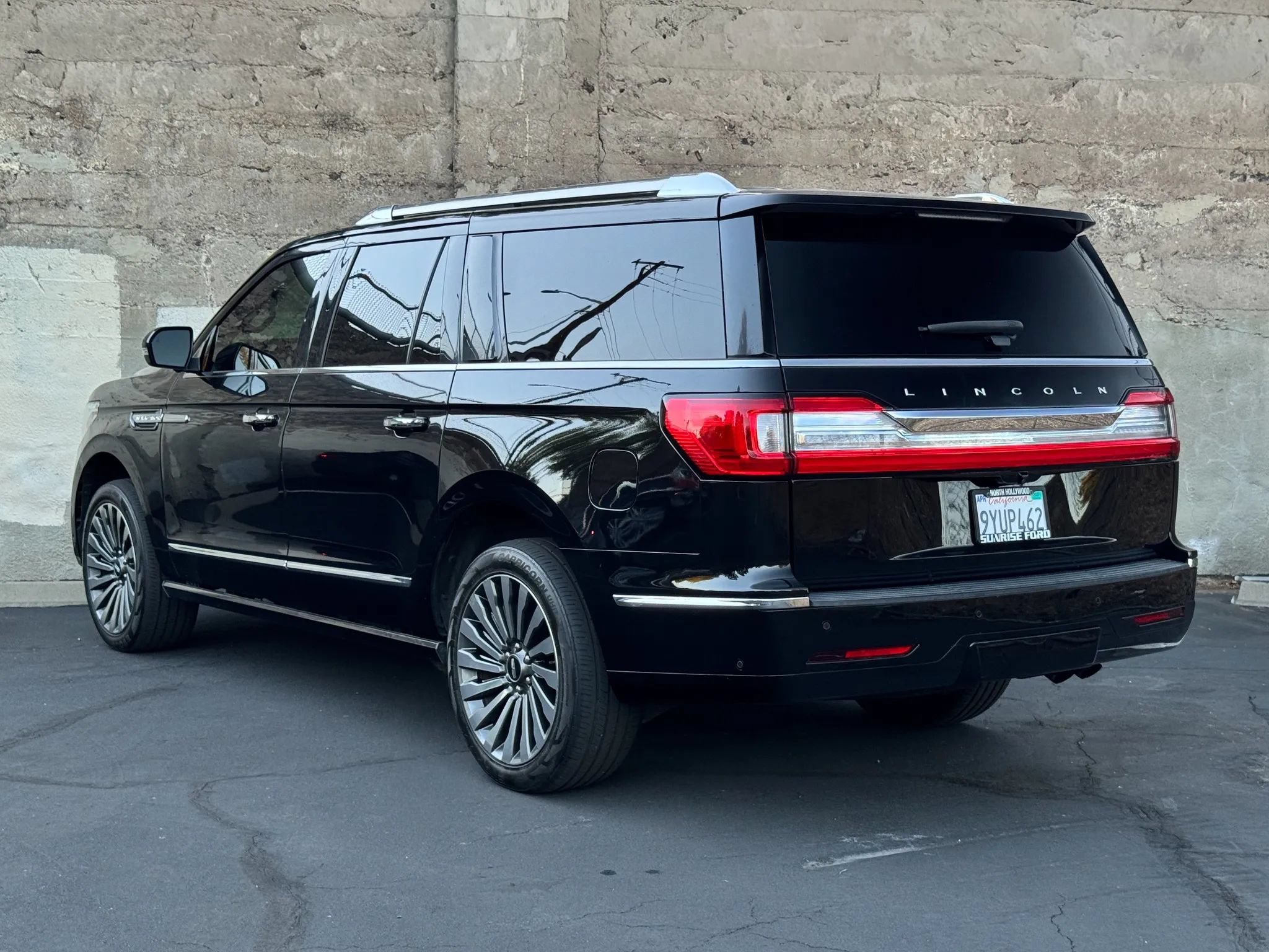 Used 2019 Lincoln Navigator L Reserve AWD/4WD image 6