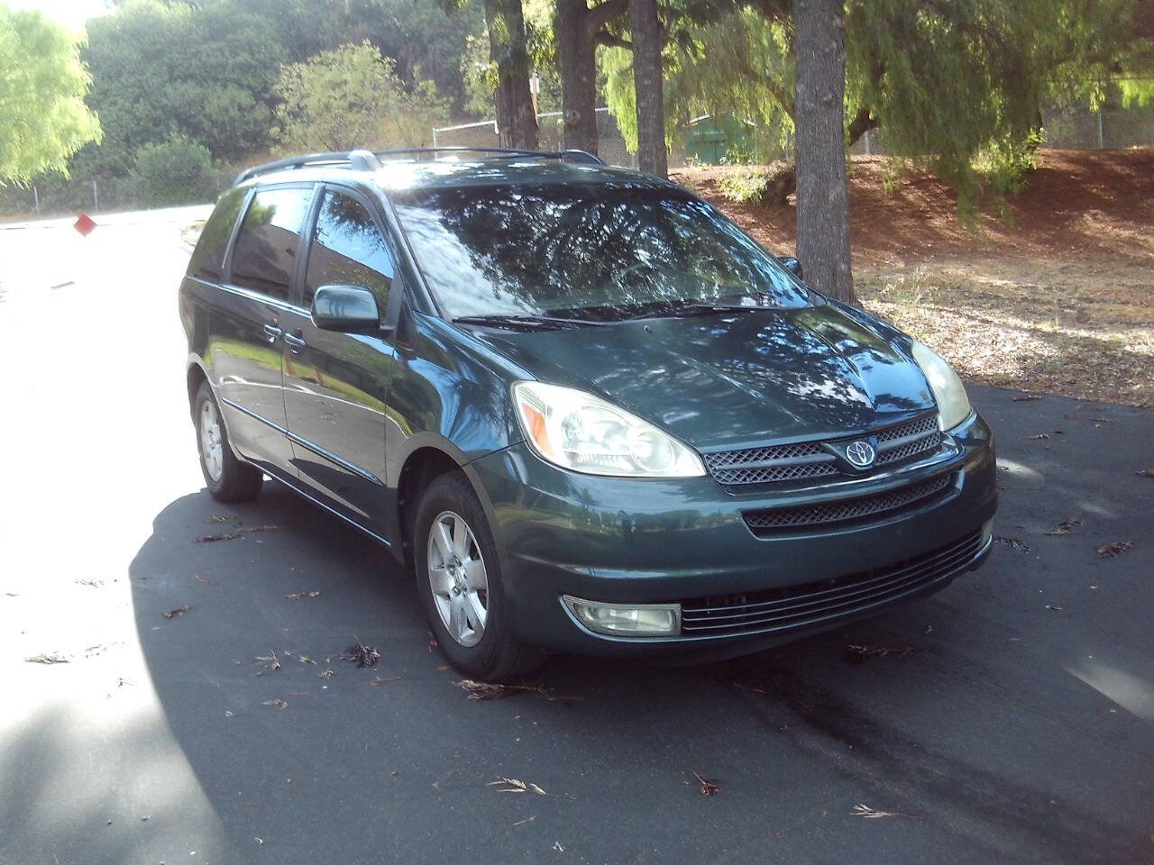 Used 2004 Toyota Sienna XLE image 3